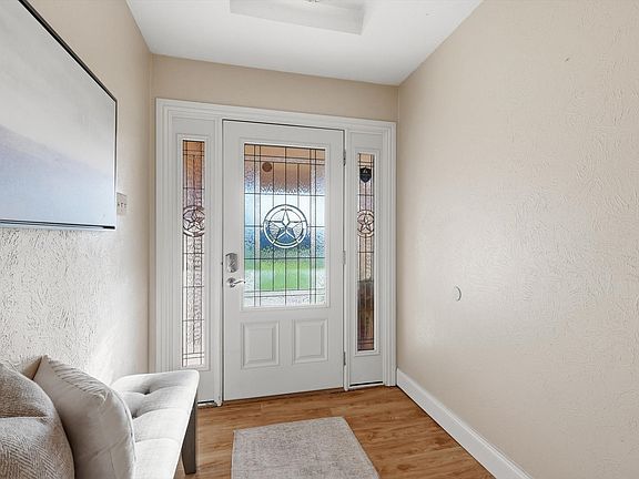 3rd image of 321 Oakview Dr