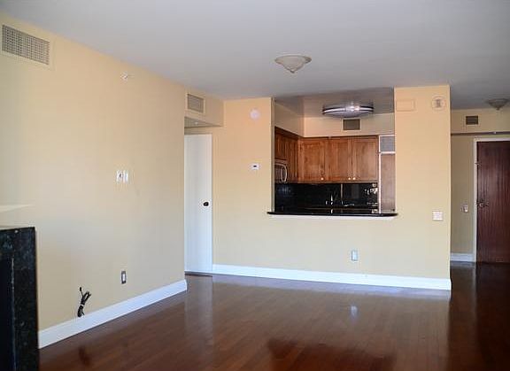 4th image of 500 W Harbor Dr Unit 403