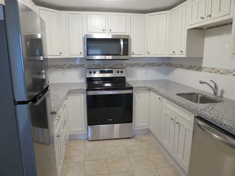 109 Walnut St #21 — Photo 4