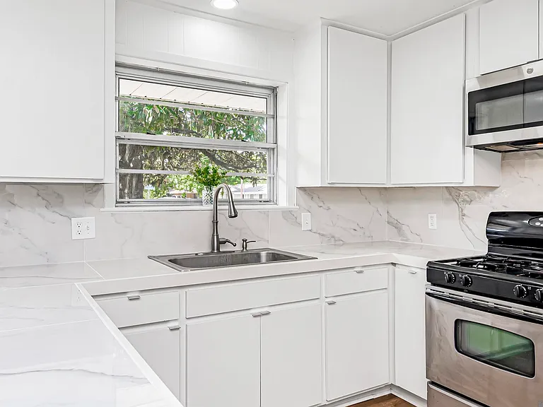 10180 Devonshire Dr — Photo 5