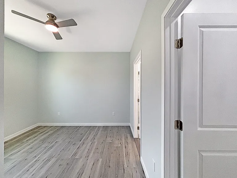 1056 N Lincoln St — Photo 16