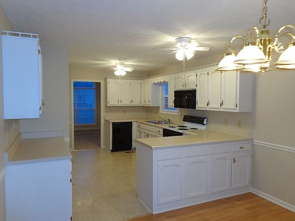 3rd image of 427 Buckingham Blvd