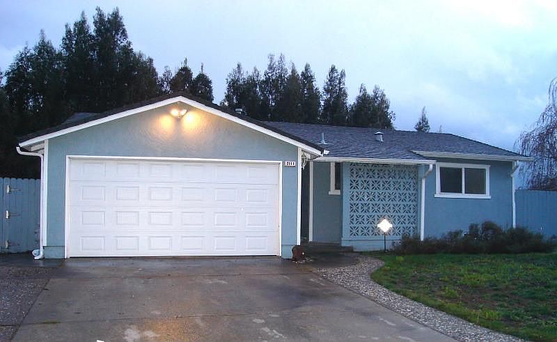 2nd image of 2111 Highlands Rd