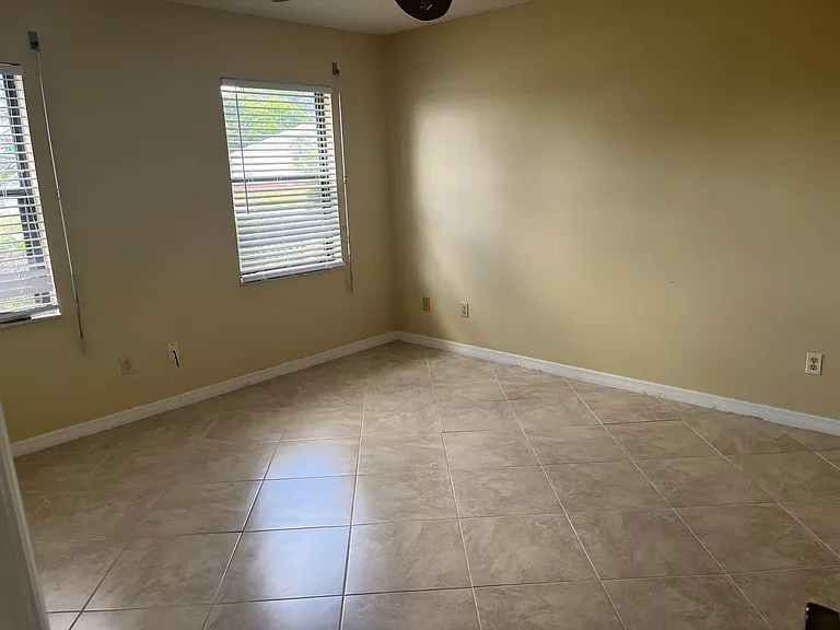1401 SE Belcrest St — Photo 16