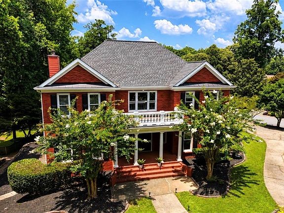 2nd image of 988 Grantham Way
