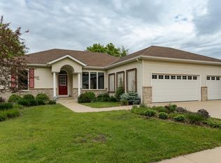 915 Southern Woods Pl SW, Rochester, MN 55902