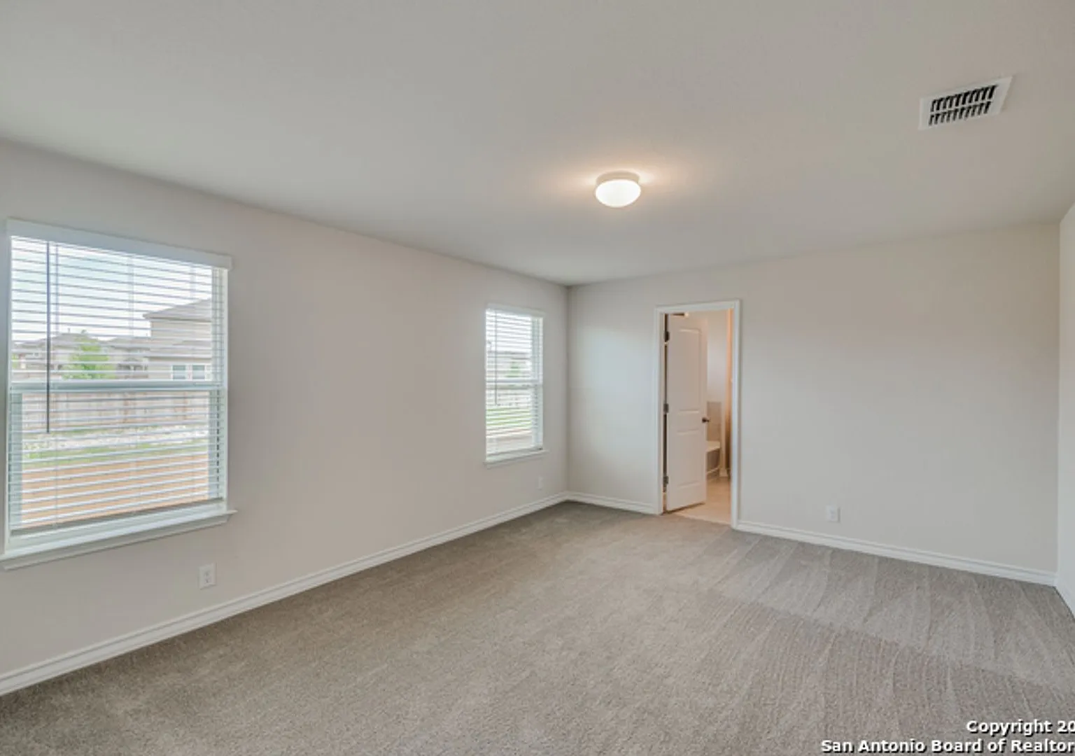 4 Bedroom/2 Bath Riverstone Subdivision — Photo 3