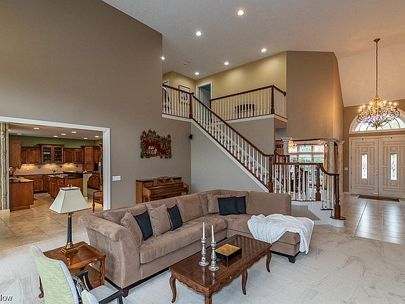 3rd image of 306 W Edinburgh Dr