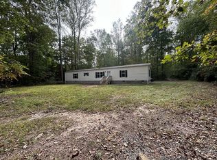 627 Ditchley Rd, Kilmarnock, VA 22482