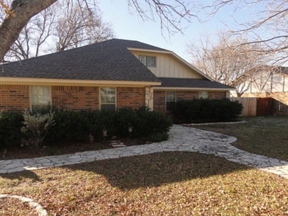 2nd image of 3901 Pueblo Trl