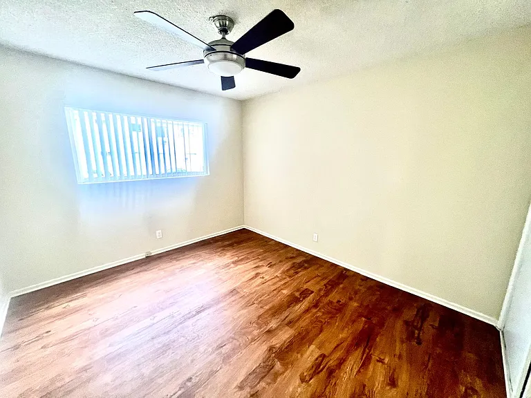 8445 Amigo Ave Northridge, CA 91325 — Photo 8