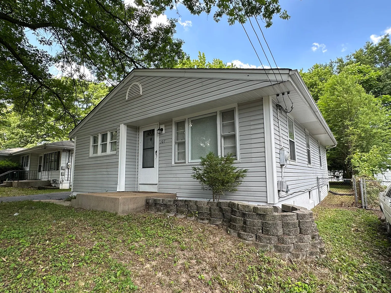 107 Anistasia Dr photo 1