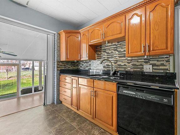 3rd image of 8619 Charlton Ln