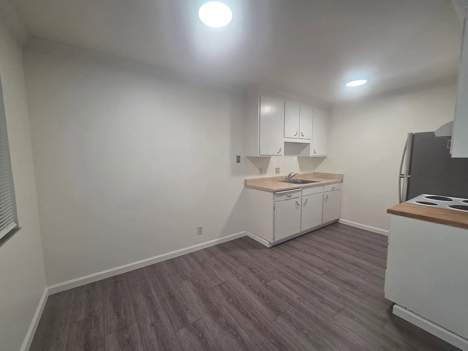 2 bed, 850 sqft, $2,360 — Photo 3