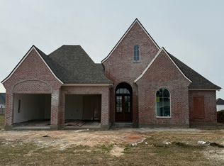 102 Saltmeadow Ln, Lafayette, LA 70508
