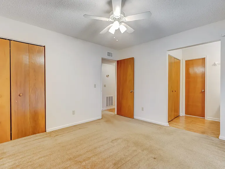 702 Meadowbrook Dr #11 — Photo 6
