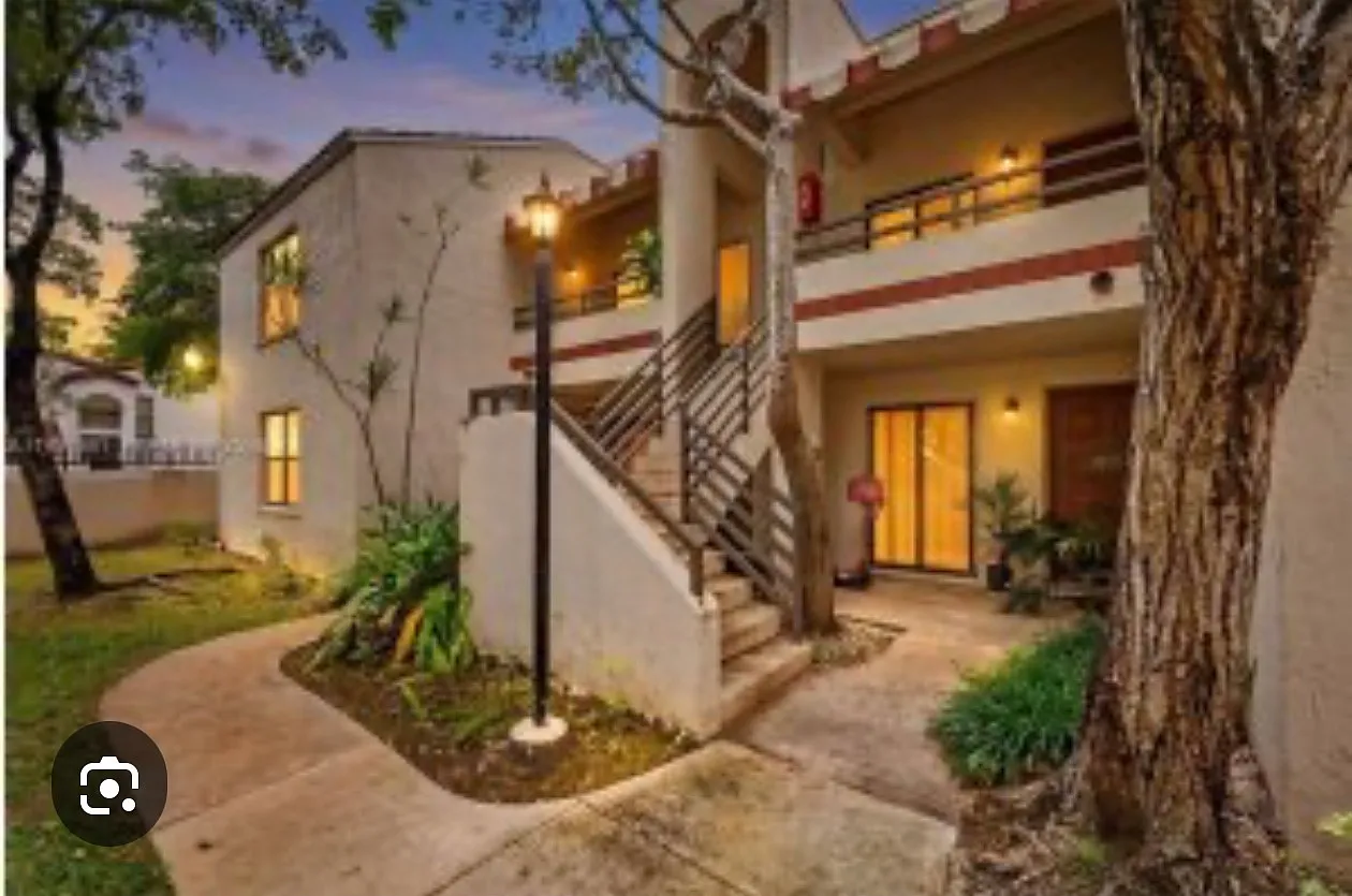 2 bed, 960 sqft, $2,350 — Photo 1