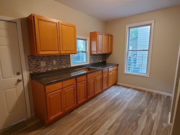 3rd image of 29 William St #1