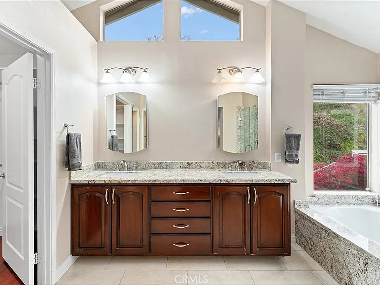 1535 San Almada Rd — Photo 17
