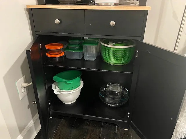 Storage containers, baking dishes, salad spinner, mixing bowls, colander and more...