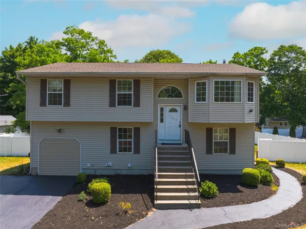 185 Magnolia Drive, Selden, NY 11784