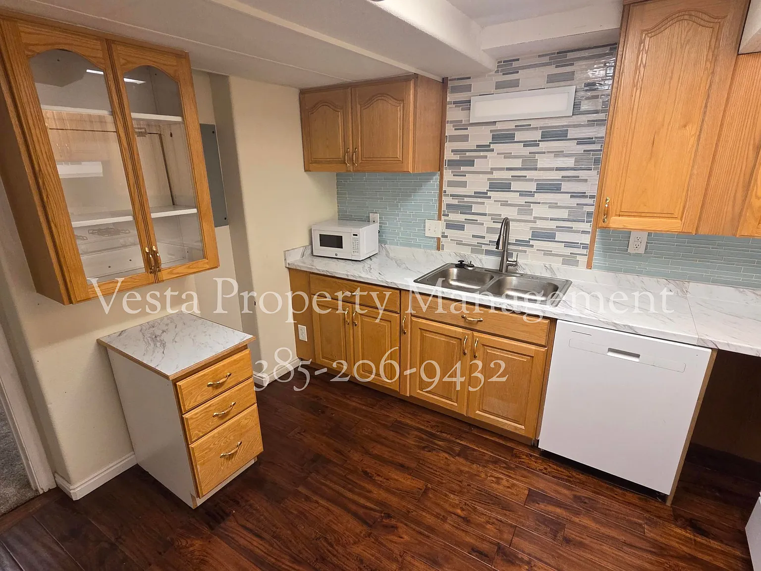 3 bed, 1388 sqft, $1,395 — Photo 2