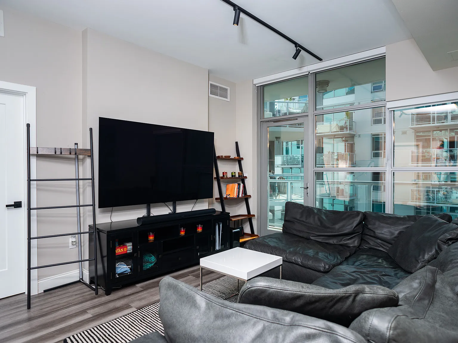 1 bed, 802 sqft, $2,900 — Photo 4