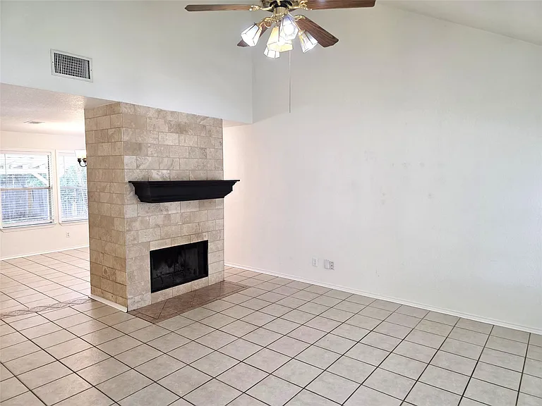 1600 Hollow Tree Blvd — Photo 4