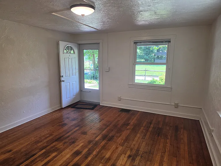 405 Millers Ln — Photo 5