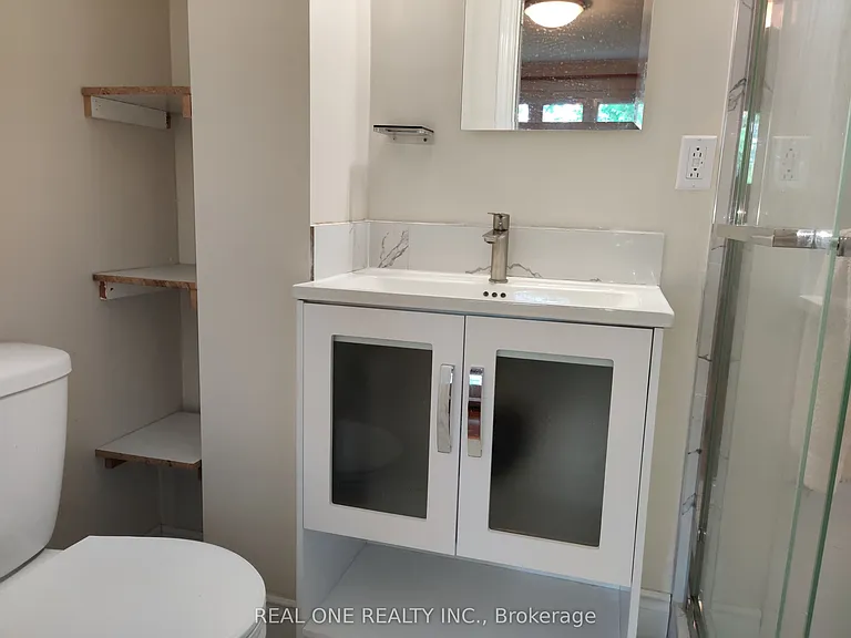 9 Lisburn Cres #UPPER — Photo 19