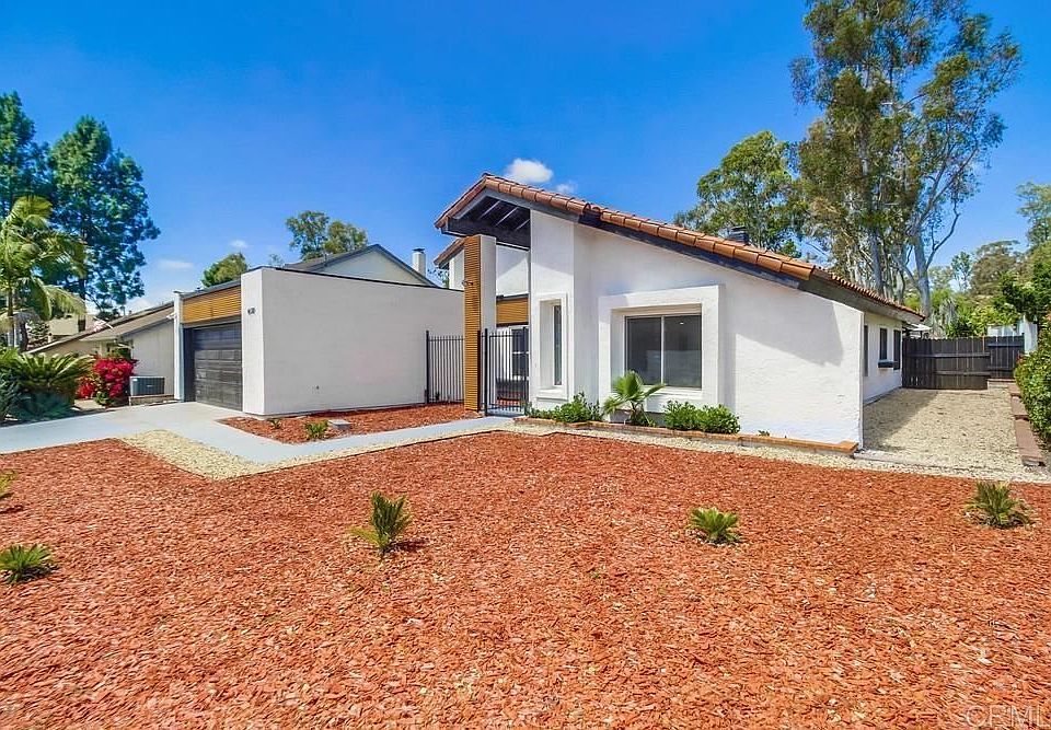 1st image of 4690 Calle De Vida