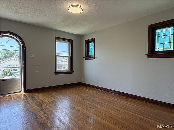 3rd image of 309 W Arlee Ave