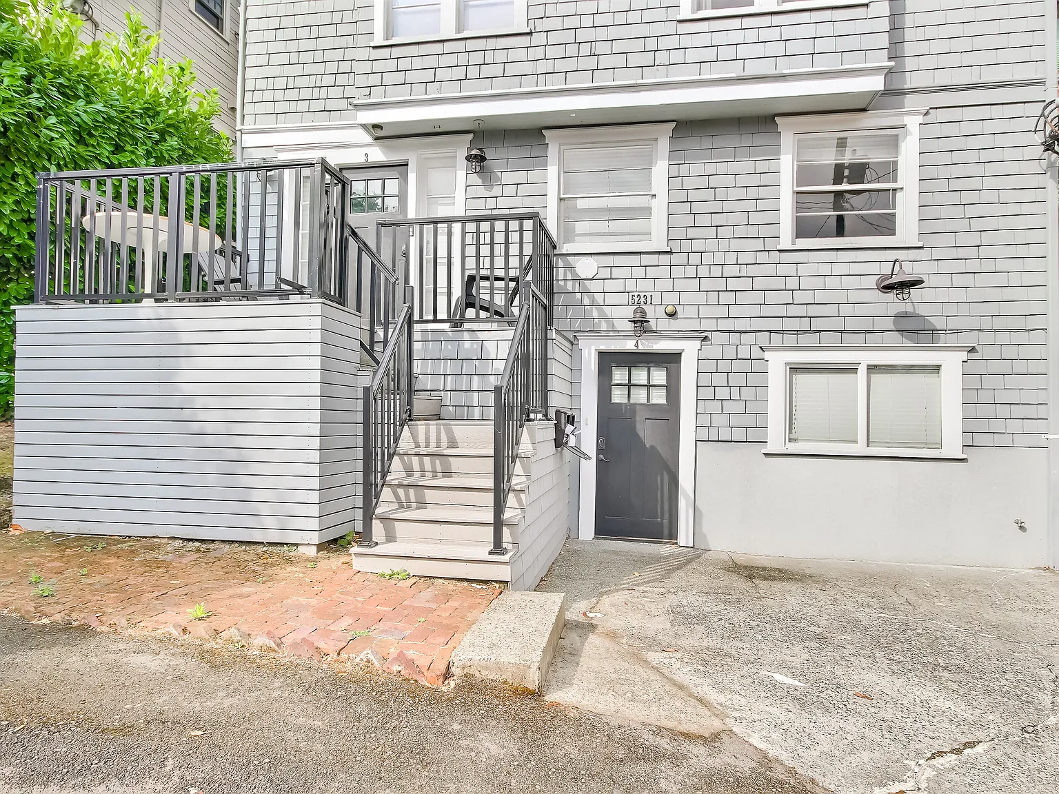 5231 20th Ave NE — Photo 2