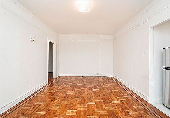 3rd image of 2680 30th St APT 4m