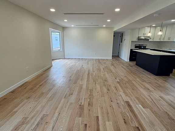 4th image of 2174 E 38th St #2