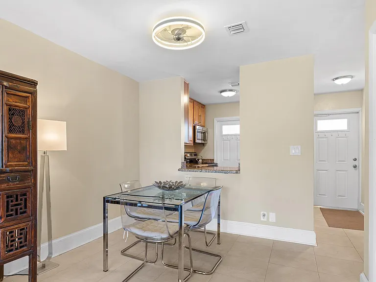 2701 NE 1st St #106 — Photo 10