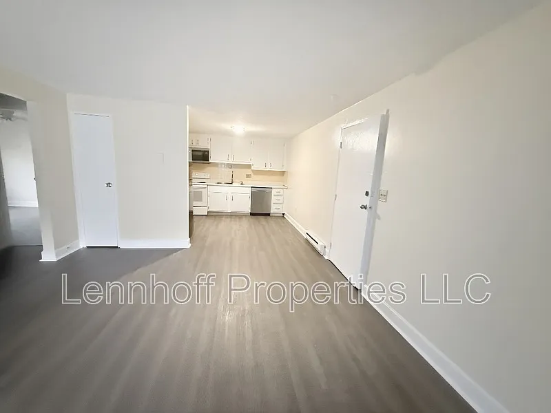 2 bed, 1.0 bath, $2,500 — Photo 2