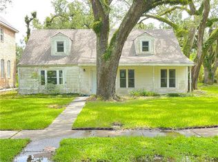 5901 Berkley Dr, New Orleans, LA 70131