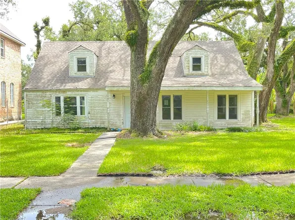 5901 Berkley Dr, New Orleans, LA 70131
