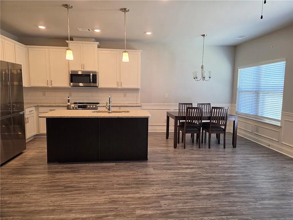 3 bed, 2.5 bath, 1638 sqft, $2,200 — Photo 4