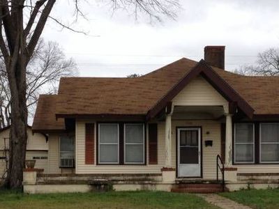 1046 E Hempstead St, Giddings, TX, 78942
