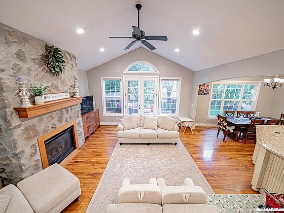 5th image of 344 Napa Dr