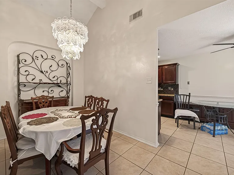 8203 Paddington Place Dr — Photo 9