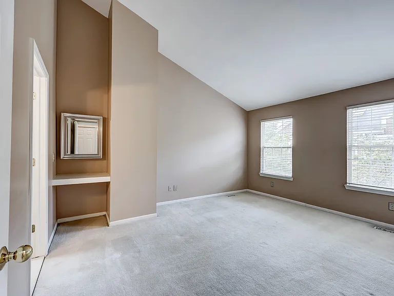 159 N Georgetown Sq — Photo 15