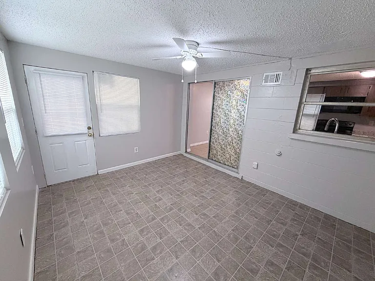 827 Carole St — Photo 10