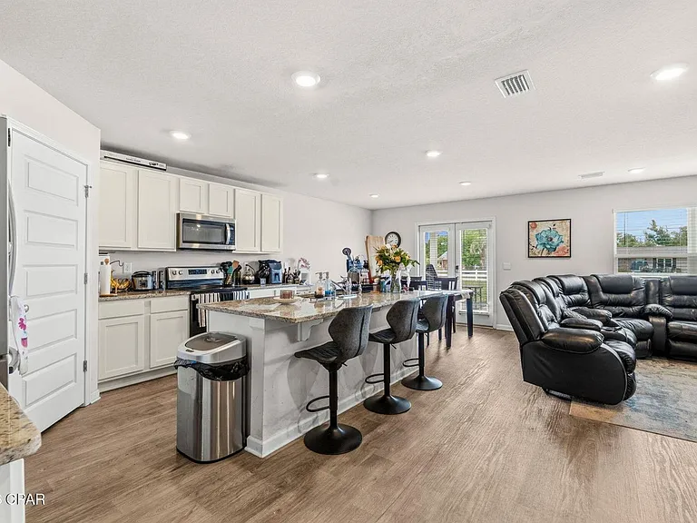 247 Ryder Ln — Photo 3