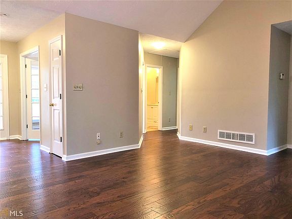 3rd image of 831 Bedford Park