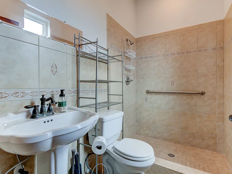 115 N Gomez Ave — Photo 9