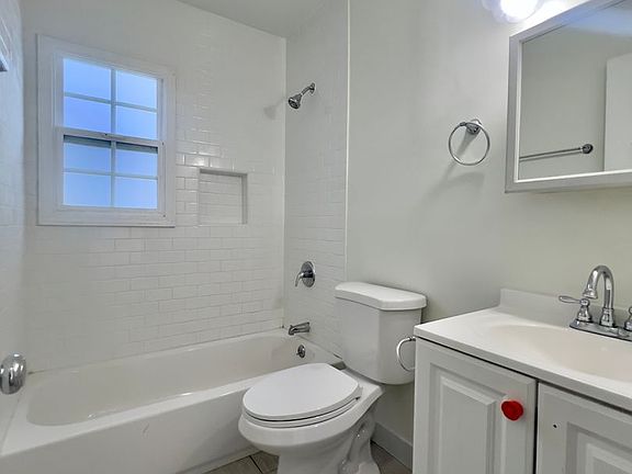 5th image of 1142 E 1st St #1150-05