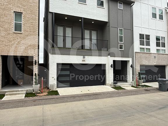 3rd image of 2635 Carmelita St